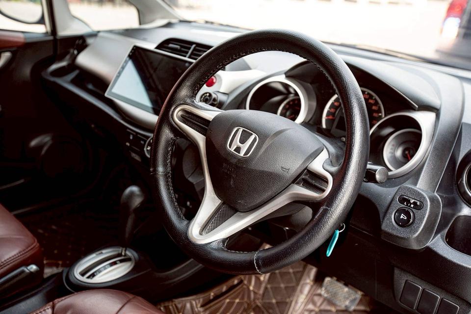 รหัสรถ GT5732 Honda Jazz 1.5 S ปี 2010 สีขาว รูปที่ 13