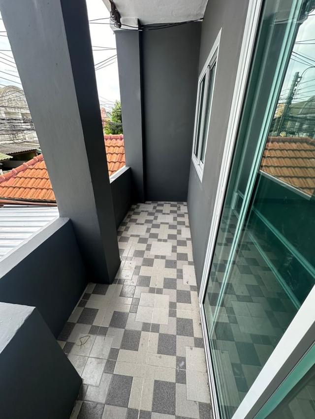 ขาย :ทาวน์เฮาส์ 2 ชั้น บ้านเนื้อที่ 18 ตรว  หมู่บ้านมารวย 1 ซอย 3 ถนนพหลโยธิน 54/1 แยก 4  12