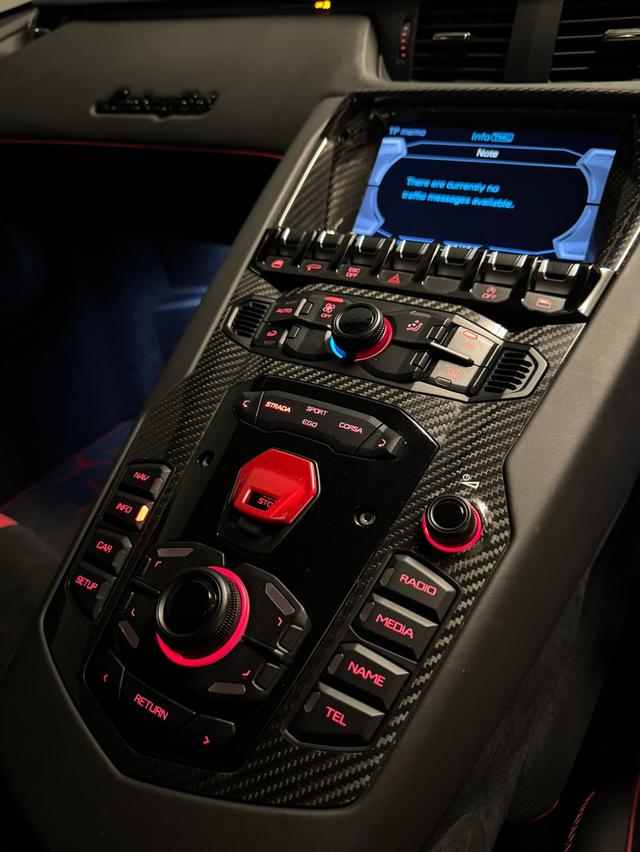 Lamborghini Aventardor SVJ Roadster รูปที่ 17
