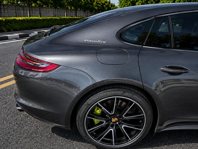 Porsche Panamera 4 E-hybrid Executive เจ้าของขายเอง สภาพใหม่เอี่ยม รูปย่อยที่ 3