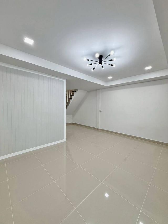 หมู่บ้านสวนทองวิลเลจ (ทำเลดีใกล้ท่าน้ำนนท์)ทาวน์เฮาส์ 2 ชั้น มีระเบียงด้านหน้า ตกแต่งใหม่พร้อมเฟอร์นิเจอร์ 5