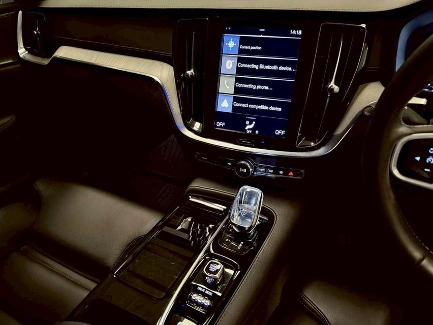 Volvo V60 T8 Inscription 4WD Wagon ปี 2020 8