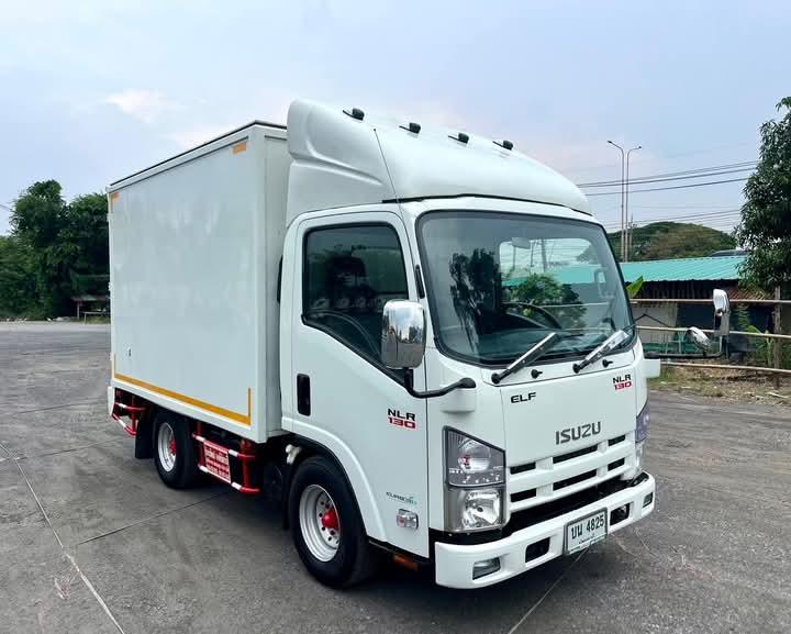 Isuzu NLR 130 สีขาวสภาพดี 2