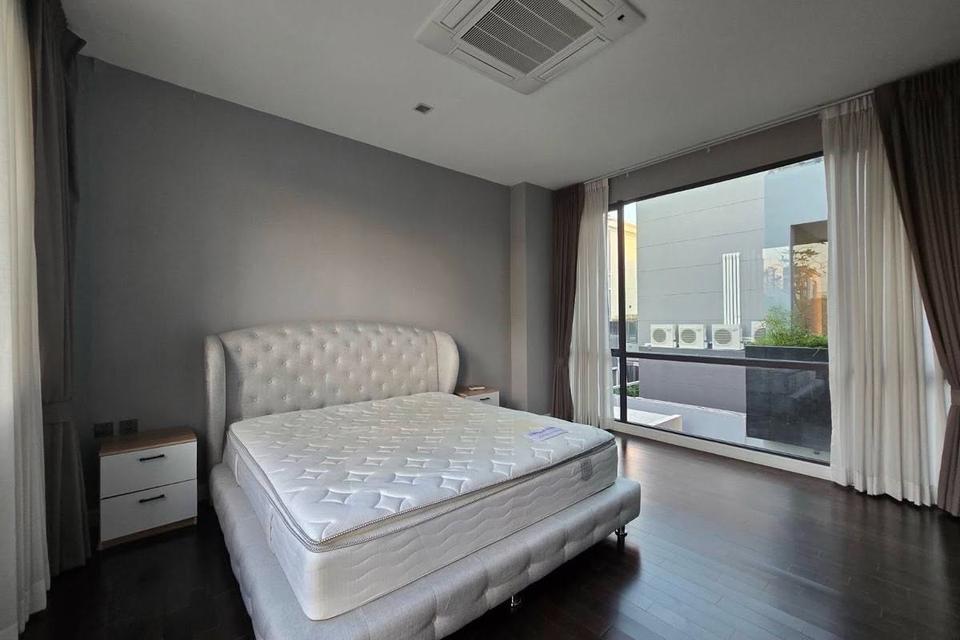 ให้เช่าบ้านหรู The Gentry พัฒนาการ 2บ้านเดี่ยว 3 ชั้น สไตล์ Luxury Villa พร้อมเฟอร์นิเจอร์ครบ ใกล้ Clubhouse เพียง 5 กม. ถึงทองหล่อ 14