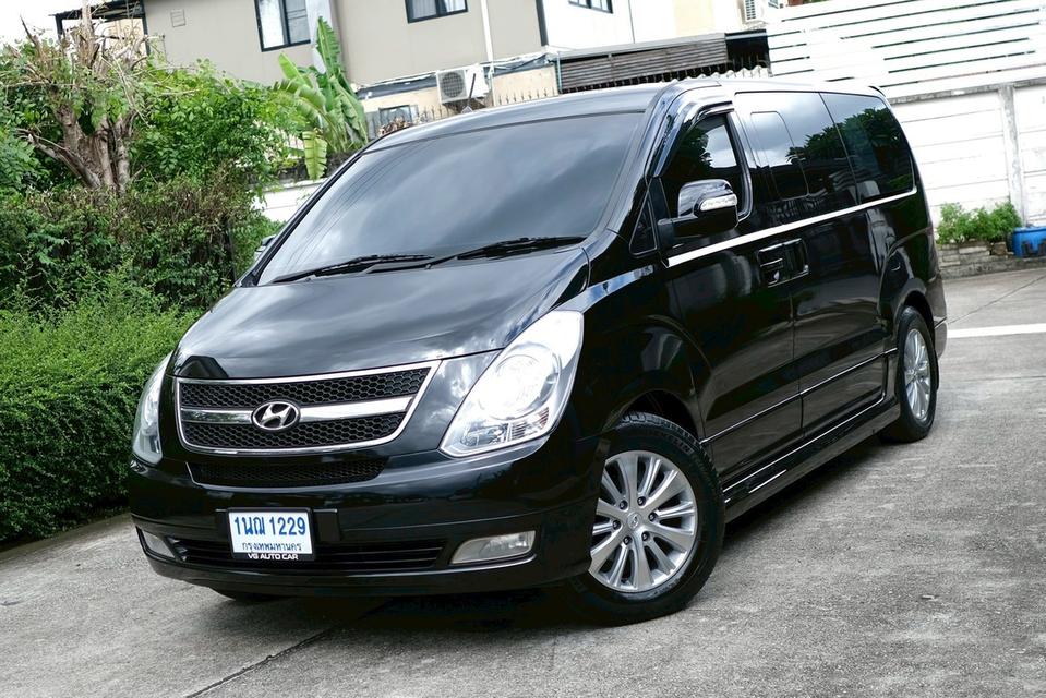 Hyundai H-1 2.5 Deluxe ปี2011 สีดำ ออโต้ ดีเซล ไมล์ 1xx,xxx km.