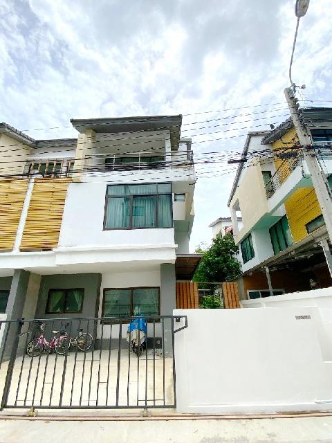 คฤหาสน์หรู แนวตั้งเฟอร์ครบ 3 ชั้น ให้เช่า MRT บางรักใหญ่ 600 ม. พร้อมเฟอร์ 5แอร์ 36 ตร.วา. นานาชาติดีบีเอส 3.7 กม. ตลาดส