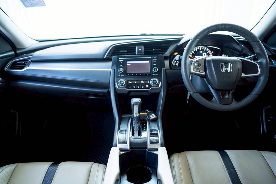 Homda Civic 1.8E ปี16 10