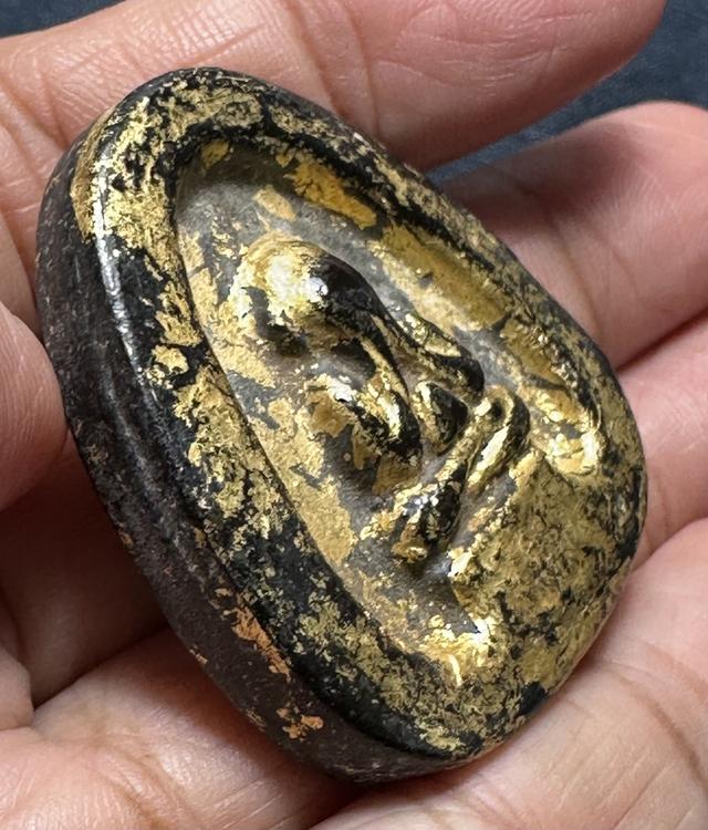 พระปิดตา เนื้อผงคลุกรักทองเดิมไม่ทราบที่