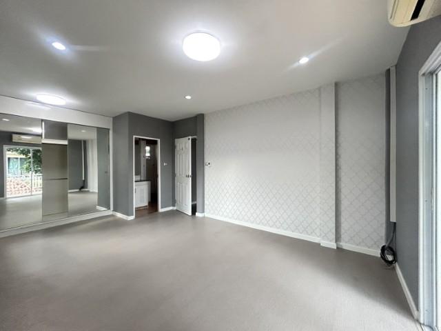 ให้เช่าบ้านเดี่ยว2ชั้น60ตร.วถนนลาดพร้าว64ทะลุออกรัชดาได้ ปรับปรัฃุงใหม่ มี 4 นอน3น้ำ แอร์ 5 เครื่อง เฟอร์ฯครบเช่า45,000บ 3