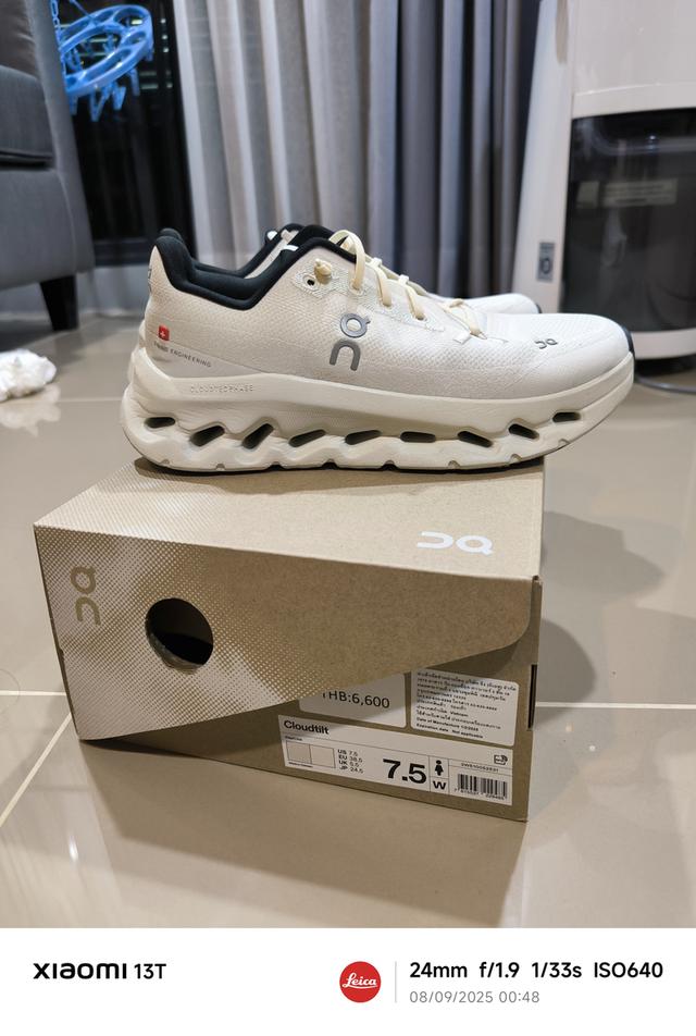 รองเท้ามือ2On Cloud