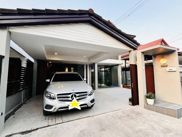 ให้เช่าบ้านเดี่ยว 2 ชั้นสไตล์รีสอร์ต ริมน้ำ 70 ตรว. 3 ห้องนอน (มีห้องนอนล่าง) หมู่บ้านมณียา เลียบทางด่วนรามอินทรา 1