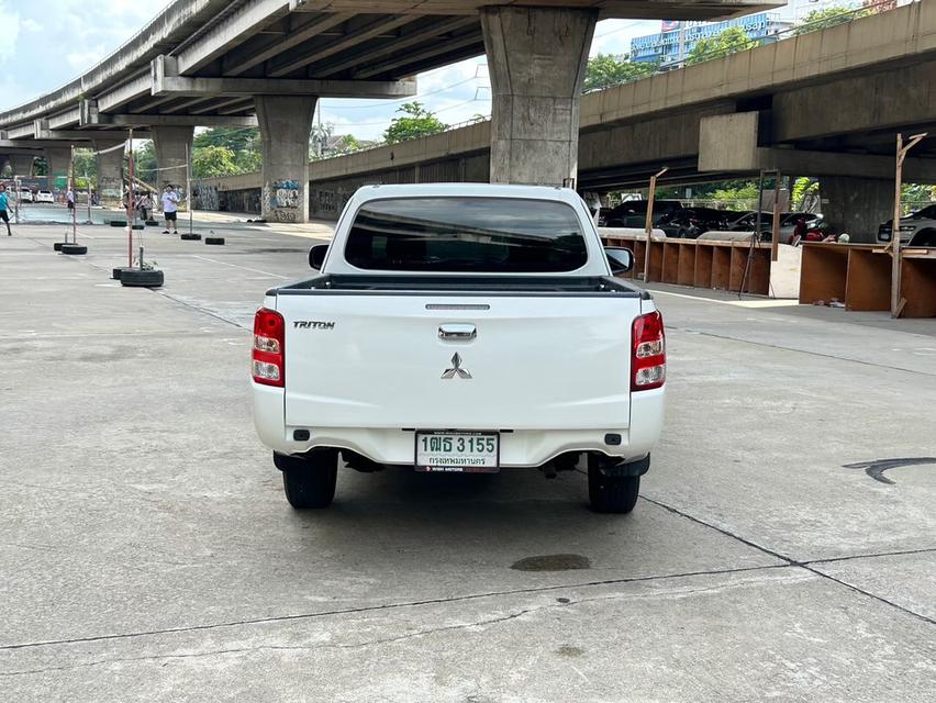 ขายรถ Mitsubishi Triton 2.4 GLX Mega Cab ปี 2015 สีขาว เกียร์ธรรมดา