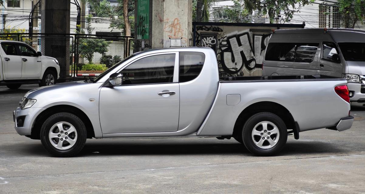 Mitsubishi Triton 2.4 GLX Cab MT ปี 2011  3