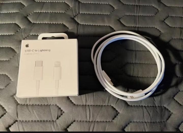 สายชาร์จ iphone c to l มือสองยังใหม่สายยังขาวครับราคา190(รวมส่ง)การใช้งาน ทุกอย่างปกติ ของแท้100% รูปย่อยที่ 2
