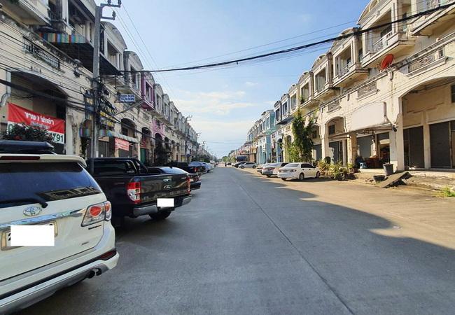 ขายอาคารพาณิชย์ หมู่บ้านรุ่งกิจวิลล่า 14 ซอยร่มเกล้า 38 เขตลาดกระบัง กรุงเทพมหานคร 3