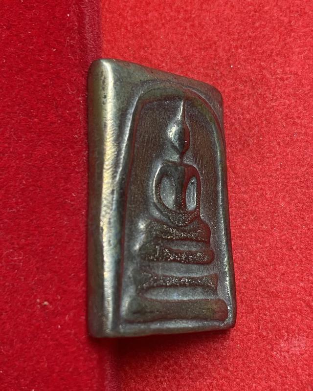 พระสมเด็จ เนื้อเหล็กไหลสีทองท้องปลาไหล กรุวัดพระแก้ว วังหน้า