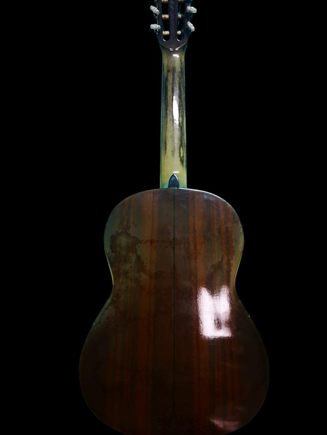 กีตาร์โปร่ง Yamaha EC-18  2