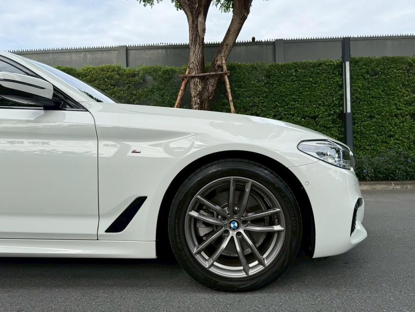 BMW 520 d M-Sport ปี 20 สีขาว ดีเซล ไมล์น้อยสุดในตลาด 40000 โลแท้ๆ หาไม่ได้แล้ว มือเดียว สภาพเหมือนป้ายแดง