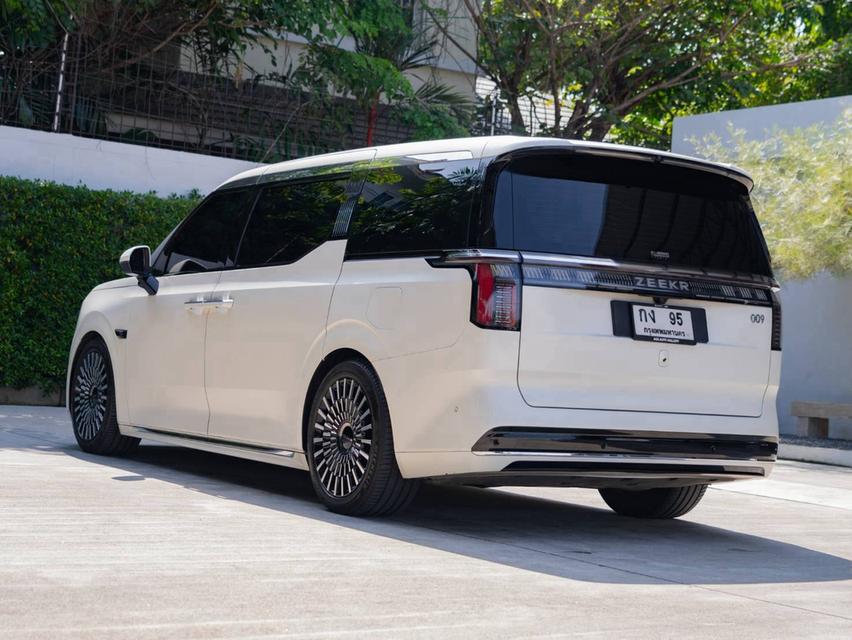 ZEEKR 009 Flagship AWD 6-Seaters ปี 2025 รถตู้ไฟฟ้าสุดหรู สภาพใหม่ ประหยัดกว่าป้ายแดงเป็นล้าน รูปที่ 6