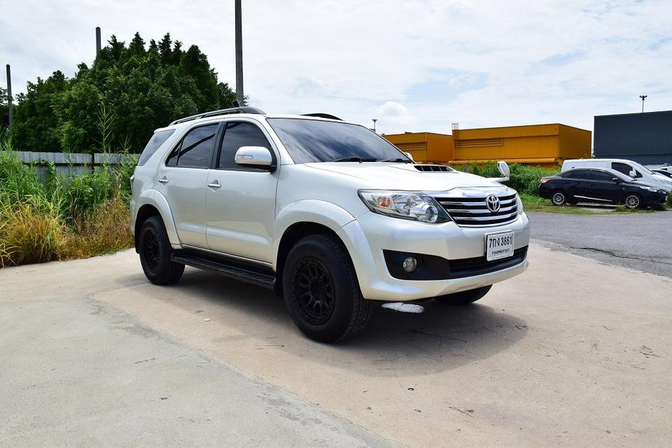 รถครอบครัว SUV ฟรีดาวน์ TOYOTA FORTURNER 3.0V คอมมอลเรลดีเซล VN-TURBO ออโต้เบาะหนังไฟฟ้า แอร์จอ แอร์หลังคา แม็กสวยยางใหม่ จอทัสกรีนโทร095740122ไลUTBP รูปที่ 7
