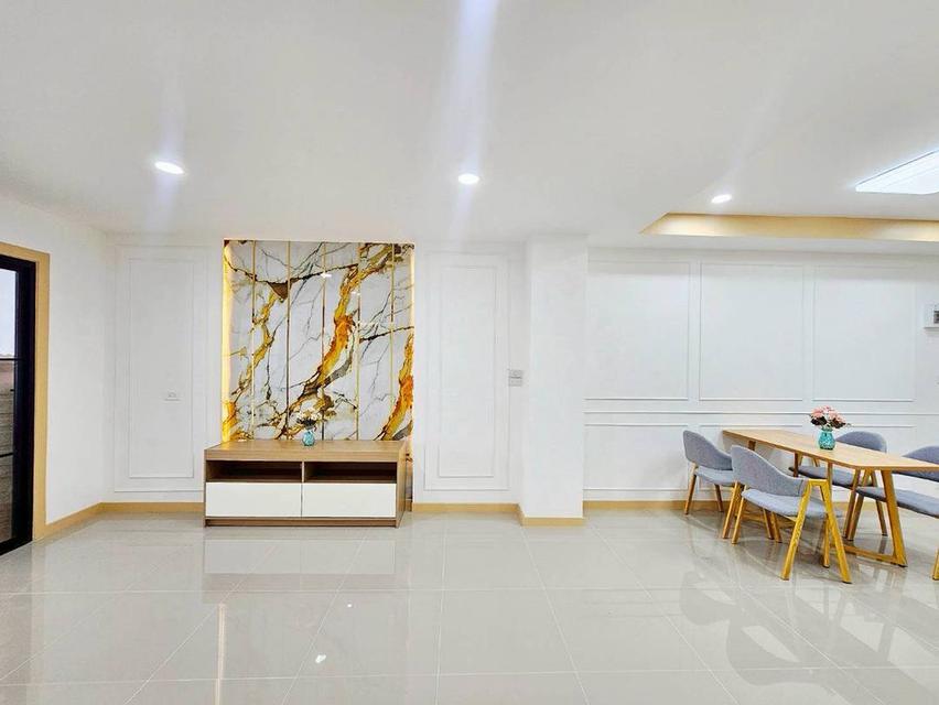 หมู่บ้านบัวทองธานี ฝั่งตรงข้ามสมบัติบุรี 9