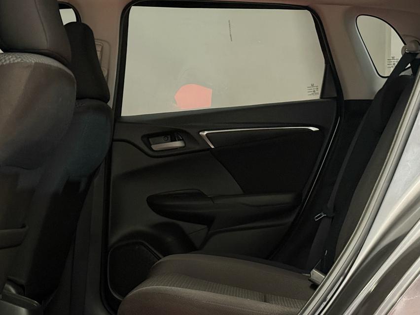 2020 HONDA JAZZ GK รถมือเดียวออกป้ายแดง รถวิ่งน้อยเพียง 60,000 กม เข้าศูนย์ตามระยะ รถไม่เคยมีอุบัติเหตุครับ รูปที่ 14