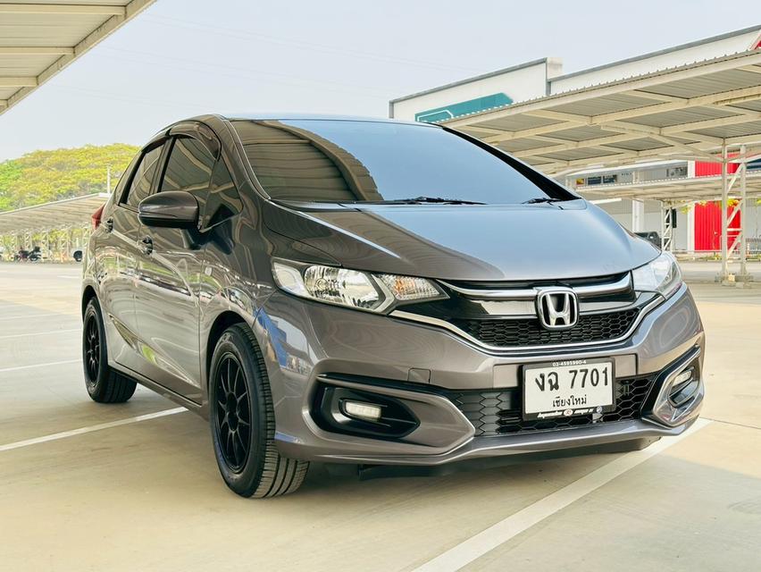2017 honda jazz (GK)  V+ สีเทาดำ หล่อจบ ออปชั่นครบ ไม่ต้องง้อป้ายแดง รูปที่ 5