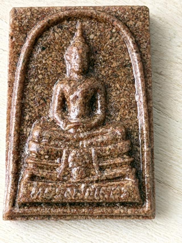 อ หลวงพ่อโสธร เนื้อผงกระเบื้องหลังคาโบสถ์ (หลังเก่า) วัดโสธรวรารามวรวิหาร จังหวัดฉะเชิงเทรา