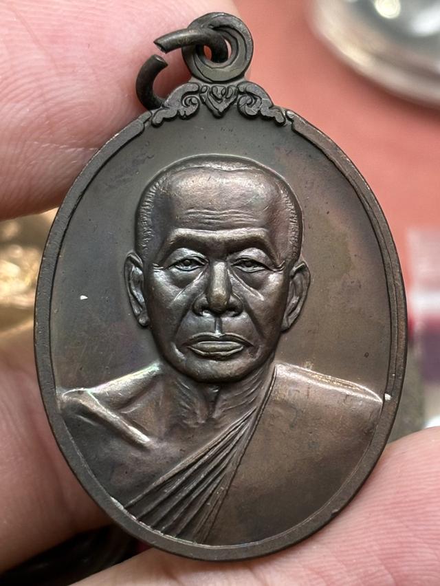 เหรียญ ๑๐๐ ปี สมเด็จพระพุฒาจารย์ (เสงี่ยม จนฺทสิริมหาเถร) วัดสุทัศนเทพวราราม กรุงเทพฯ พ.ศ.๒๕๔๔ สวยครับ