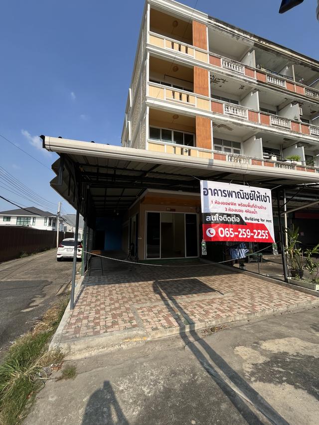 อาคารพาณิชย์ ทำเลโคตรดี ห้องมุม 4ชั้นครึ่ง 36 ตรว. 4 ห้องนอน 4ห้องน่ำ1ชั้นลอย พร้อมพื้นที่ว่างด้านข้าง 1