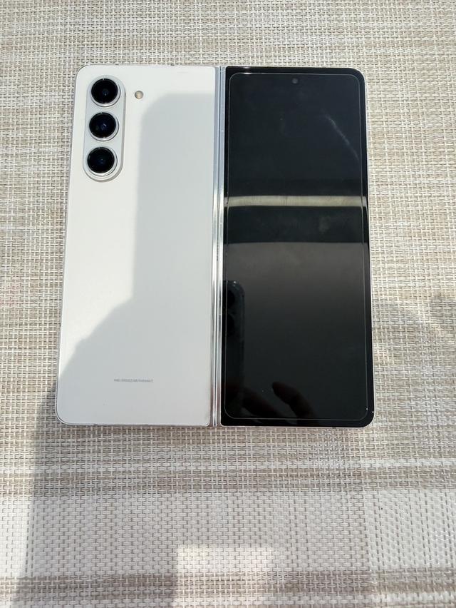 Samsung Fold 5 สีขาว