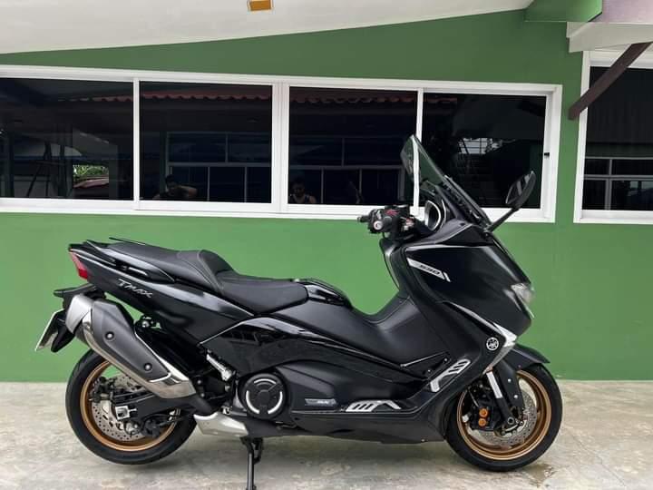 Yamaha Tmax สีดำ