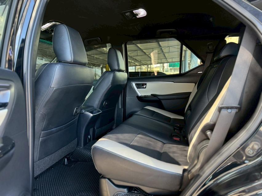 TOYOTA FORTUNER Wagon 4dr Legender 7st Auto 6spRWD 2.8DCT 4WD Y2021 8