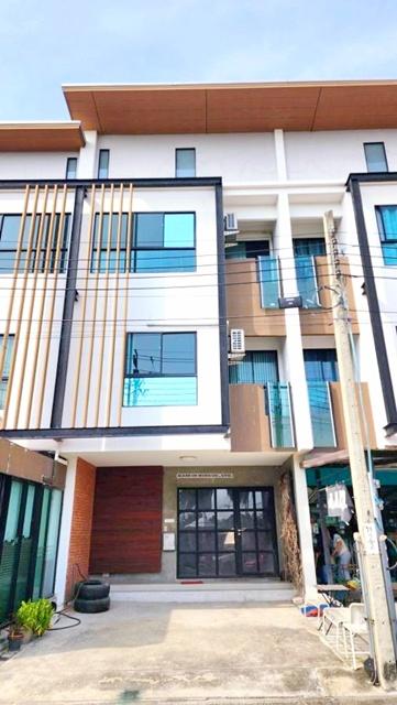 SUMMIT Windmill Golf ARL สุวรรณภูมิ 2.1 กม. ให้เช่าโฮมออฟฟิศ 3 ชั้น 265 ตร.ม. 23 ตร.วา. 3นอน ถูกที่สุดในบางนา MEGAบางนา  1