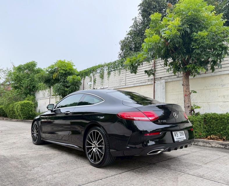 รหัสรถ AP299 🎱 Mercedes-Benz C250 Coupe AMG สีดำ เบาะแดง ปี 2018 รูปย่อยที่ 4