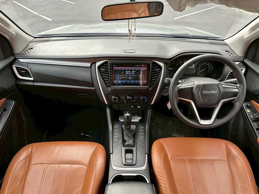 ISUZU MUX Wagon 4dr Active 7st Auto 6sp RWD 1.9DCT Y2021. สีเทา 13