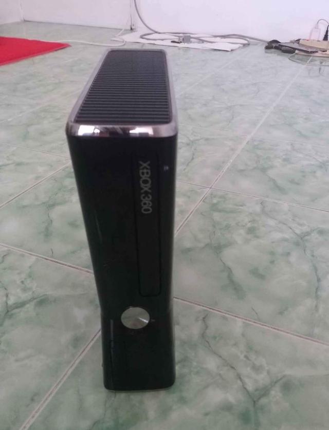 เครื่องเล่นเกมส์ Xbox​ 360​ มือสอง 3