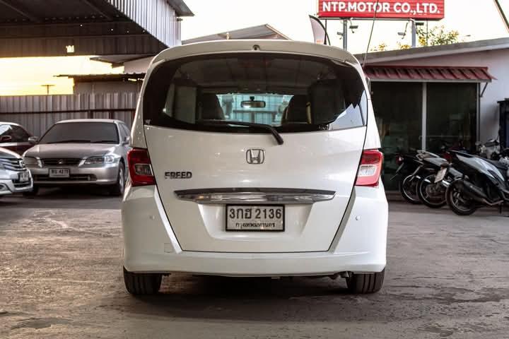 2015 HONDA FREED สีขาว 6