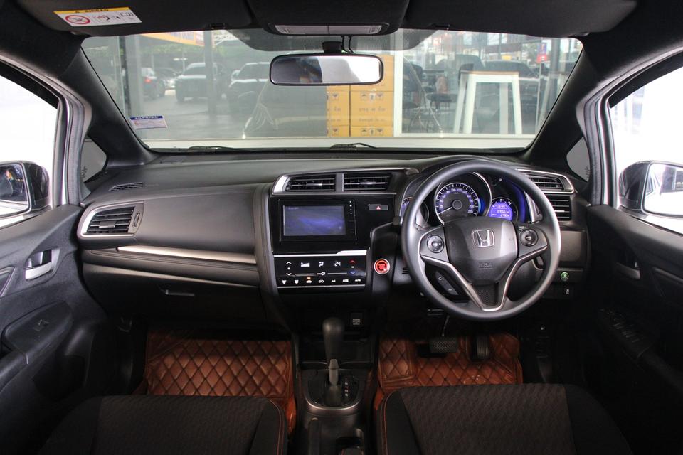 Honda Jazz 1.5RS hatchback 6