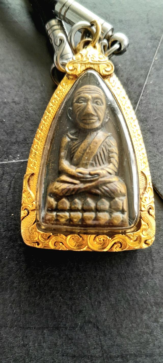 หลวงปู่ทวดหลังเสาอากาศ 3