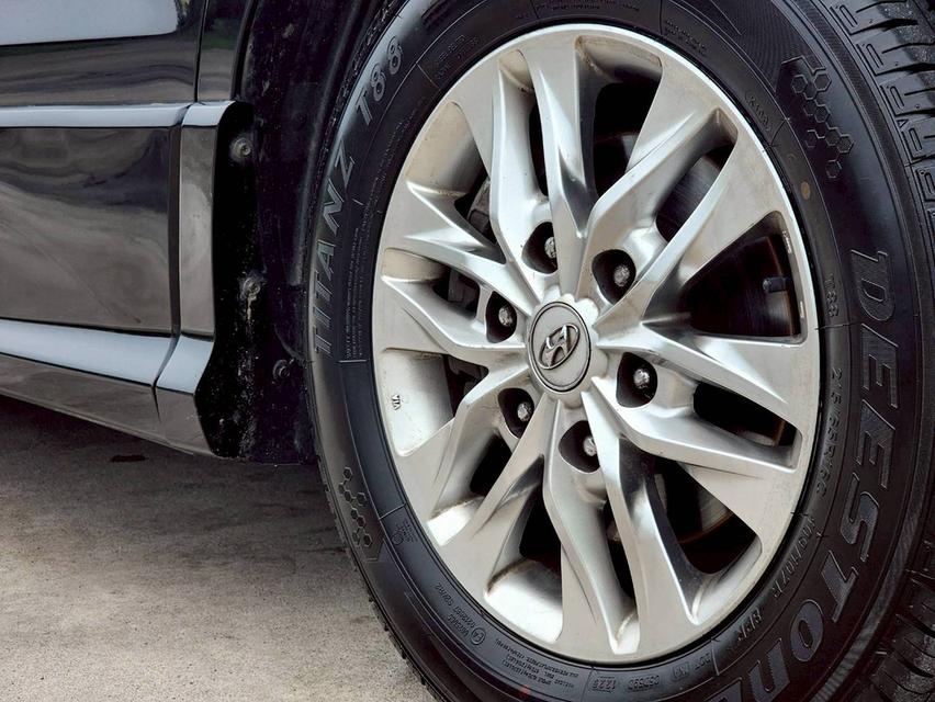 Hyundai H1 2.5Elite ปี14 17