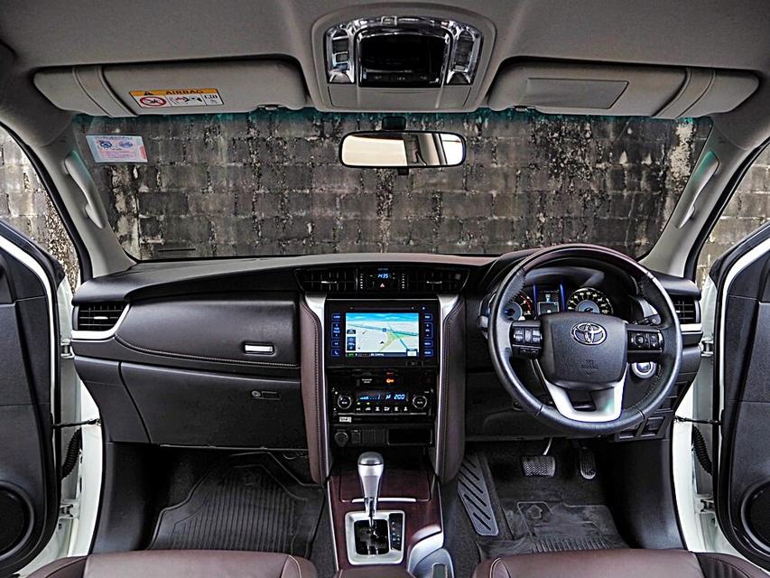 TOYOTA FORTUNER 2.4 V  ปี2019 11