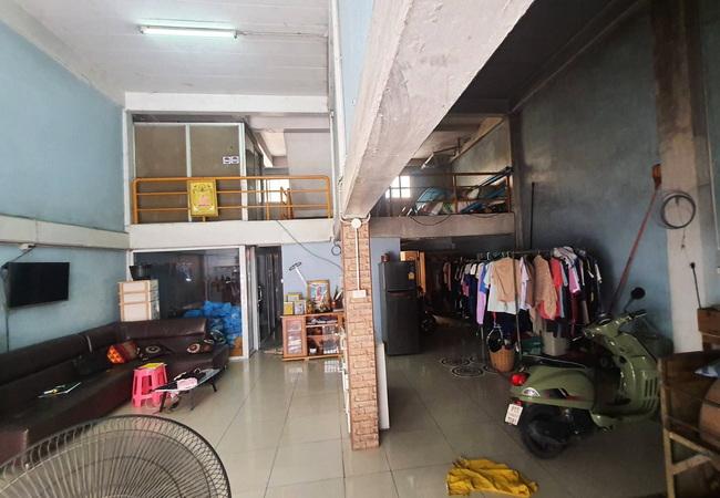 ขายอาคารพาณิชย์ ตลาดไท คลองหลวง ปทุมธานี เนื้อที่ 32 ตร.ว. 2 คูหา 3 ชั้น 4