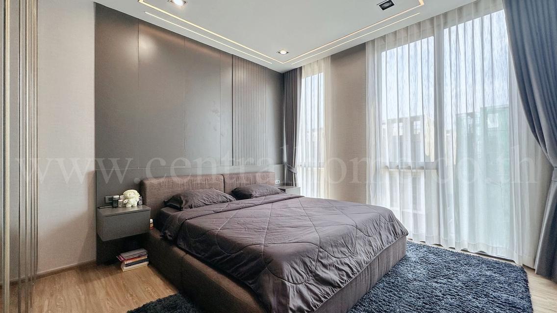 ทาวน์โฮม เธอ ลาดพร้าว 93 ระดับ Luxury 3.5 ชั้น Fully Furnishe มีลิฟต์ในตัว พร้อมอยู่ 18