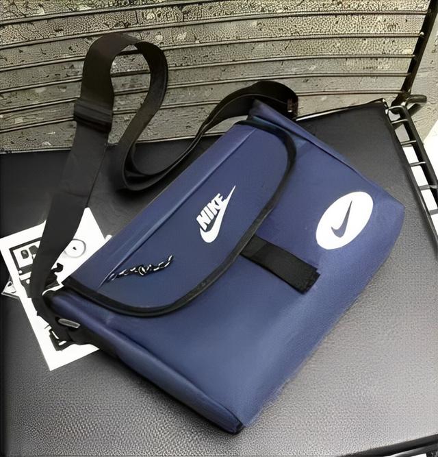 ขายกระเป๋าสะพายข้าง Nike 3
