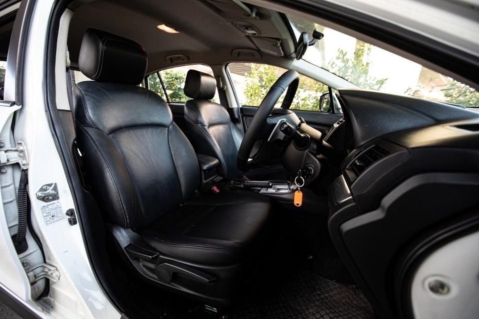 Subaru Xv 2.0i AWD สีขาว ปี 2014 มือเดียวป้ายแดง 10