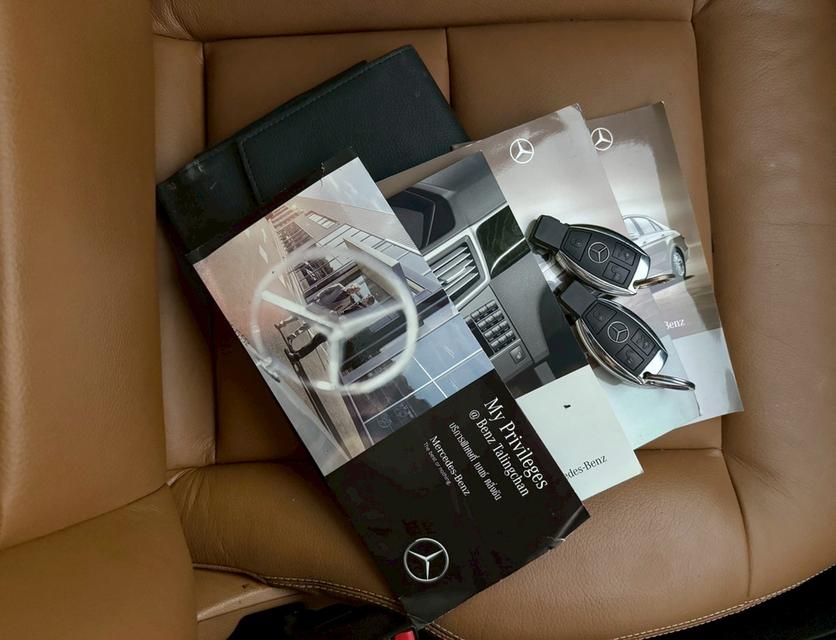 Mercedes-Benz e250 #w212 ปี 2012 สีขาว รถบ้านมือเดียวป้ายแดง ดูแลศูนย์ทุกระยะ 17
