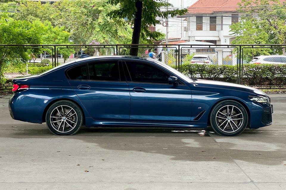 BMW 520d M Sport LCI AT ปี 2023  รถสวยมือเดียว ดีเซล 4