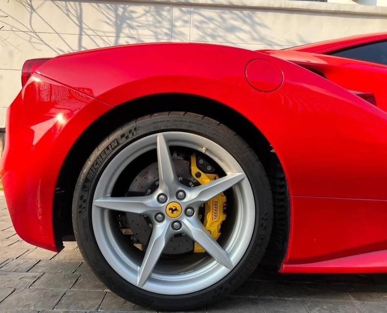 ปล่อยรถหรู Ferrari 488 GTB ปี 2017 3