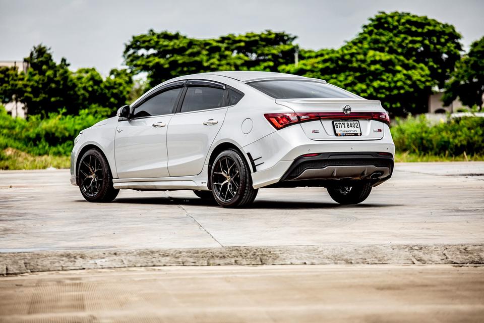 MG 5 1.5 Sunloof TURBO ปี 2017 สีเทา เกียร์ Auto  8